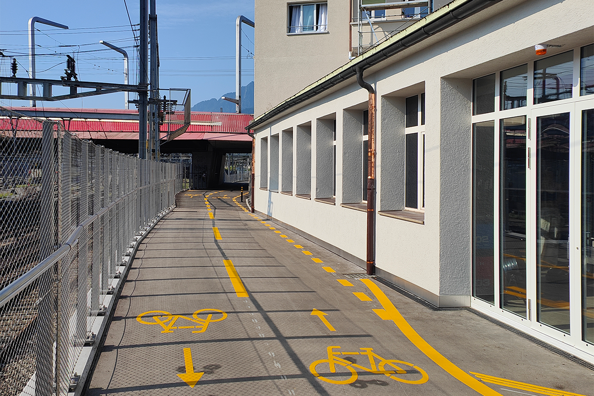Une partie de la piste cyclable passe sur le toit d’un parking couvert (Photo : Ville de Lucerne)
